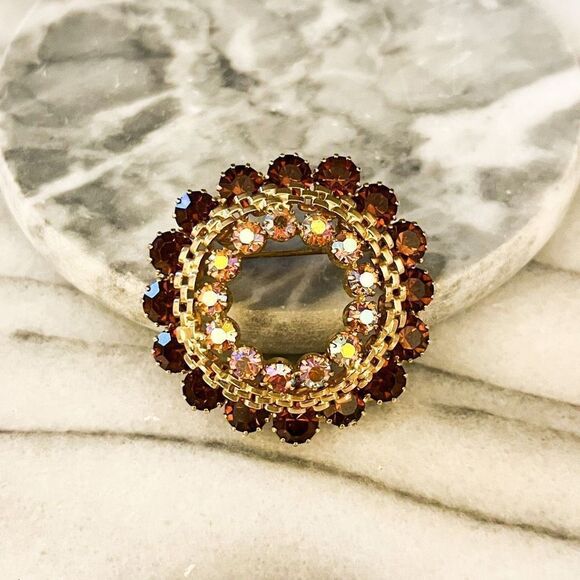 Vintage Topaz AB Crystal Brooch Pin Round Wreath Circle Prong Set Gold Unsigned - Picture 1 of 5
